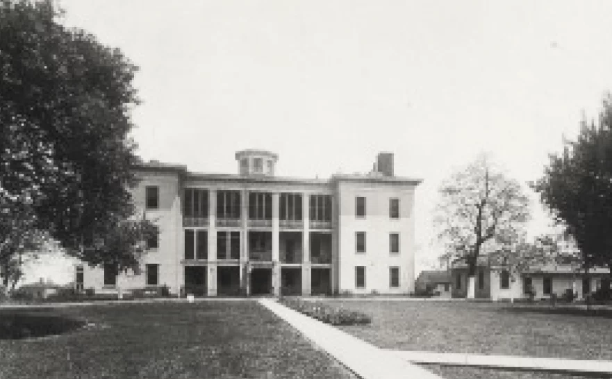 a building in black and white